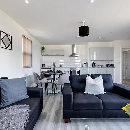 Top Floor Apartment With Private Balcony In Stockport Centre By Hass Haus Exterior photo